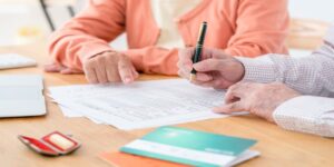 遺産相続を弁護士に依頼した場合の流れと費用｜弁護士の選び方についても解説